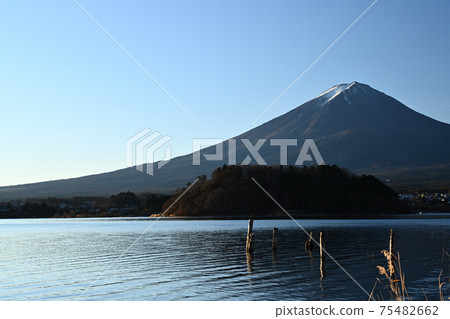 Midwinter Fuji Frozen Lake Kawaguchi Sunrise 75482662