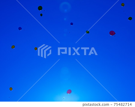 Blue sky balloon ceremony balloon skipping sky cloud background material 75482714