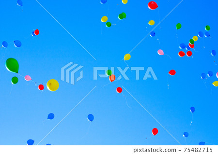 Blue sky balloon ceremony balloon skipping sky cloud background material 75482715