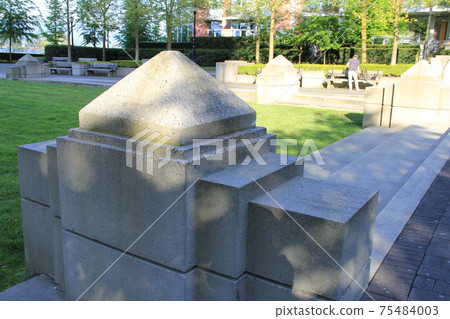 Objects of the park 75484003