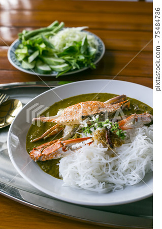 Thai Rice Noodles with Crab Curry 75484786