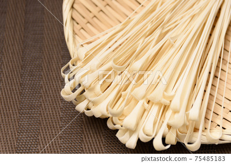 Inaniwa udon, dried hairpin, hairpin Inaniwa udon, dried hairpin, hairpin 75485183
