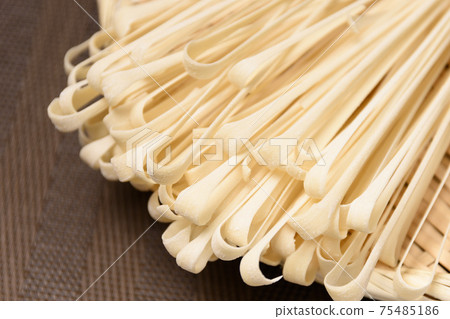 Inaniwa udon, dried hairpin, hairpin Inaniwa udon, dried hairpin, hairpin 75485186