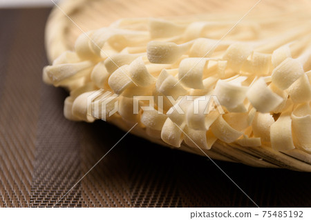 Inaniwa udon, dried hairpin, hairpin Inaniwa udon, dried hairpin, hairpin 75485192
