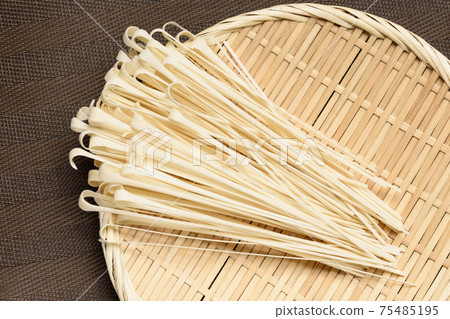 Inaniwa udon, dried hairpin, hairpin 75485195