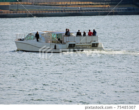 Pleasure boat running on the Sumida River 75485307
