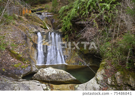 Komano Tatedo in the scenic Shikagatsubo (Yasutomi-cho, Himeji City, Hyogo Prefecture) 75486841