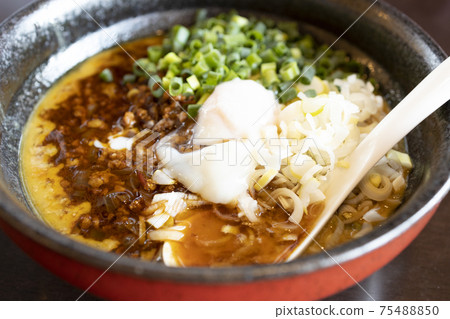 美味的無湯棕褐色麵條 美味的無湯棕褐色麵條 75488850