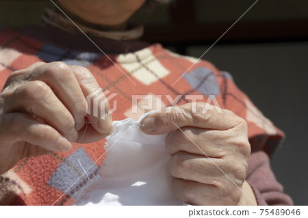 Close-up of elderly people (senior generation) who sew Close-up of elderly people (senior generation) who sew 75489046