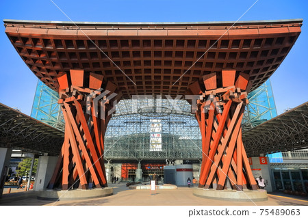 [Ishikawa Prefecture] Kanazawa Station Tsuzumi-mon Gate (East Exit) under fine weather 75489063
