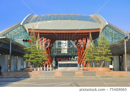 [Ishikawa Prefecture] Kanazawa Station Tsuzumi-mon Gate (East Exit) under fine weather 75489065