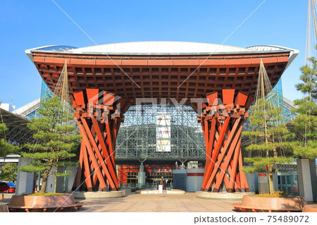 [Ishikawa Prefecture] Kanazawa Station Tsuzumi-mon Gate (East Exit) under fine weather 75489072