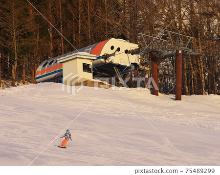 日出開放的白馬佐之坂滑雪場3號山纜車山頂站 日出開放的白馬佐之坂滑雪場3號山纜車山頂站 75489299
