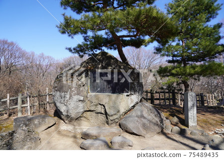 在戰國時期，由竹本真介奉命由山本勘介等人將Anajiro冬季的Komoro城堡遺址和懷舊花園劃分為地域 75489435