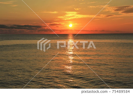 Sunset over the Sea of Japan (Obira Town, Hokkaido) Sunset over the Sea of Japan (Obira Town, Hokkaido) 75489584