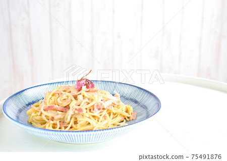 Cherry bacon pasta that feels spring 75491876
