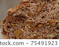 Cross section of walnut and raisin bread 75491923