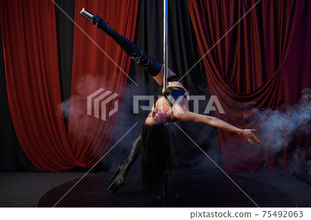 Sexy showgirl, pole dance, striptease Sexy showgirl, pole dance, striptease 75492063