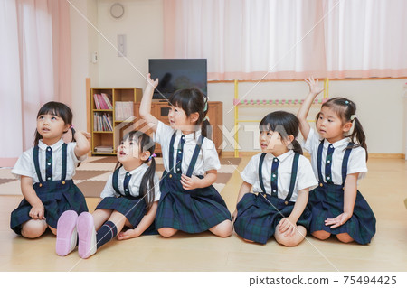 孩子們玩 75494425