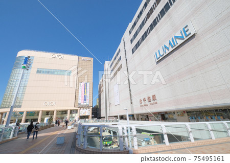 都市風景:東京都足立區北千住站西口前的行人天橋 都市風景:東京都足立區北千住站西口前的行人天橋 75495161