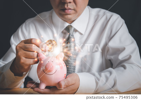 Businessmen are dropping a piggy bank with Golden Bitcoin. Businessmen are dropping a piggy bank with Golden Bitcoin. 75495306