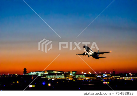 航站樓和飛機福岡機場魔術小時 75498952