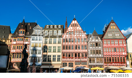 Traditional houses at Romerberg in Frankfurt, Germany 75500335