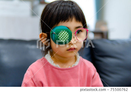 Child amblyopia eye patch 75500762