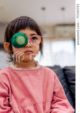 Child amblyopia eye patch 75500763
