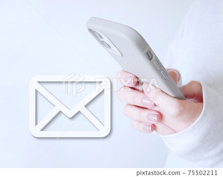 在智能手機上撰寫電子郵件 在智能手機上撰寫電子郵件 75502211