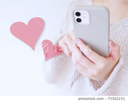 Smartphone and heart mark 75502231