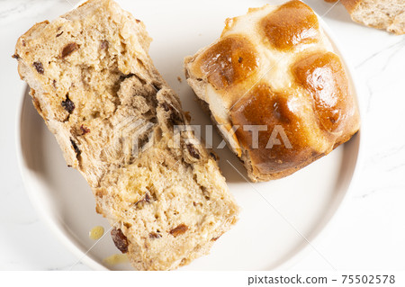 Easter Hot Cross Buns Easter Hot Cross Buns 75502578