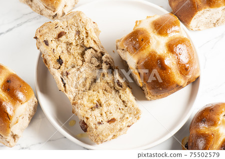 Easter Hot Cross Buns Easter Hot Cross Buns 75502579