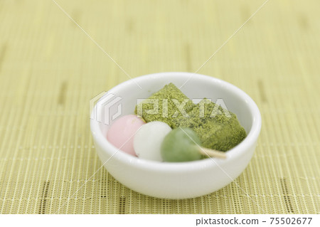 抹茶Warabimochi三色Dango 75502677