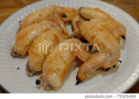 祖波拉家庭主婦的晚餐，鹽烤雞翅 75505409