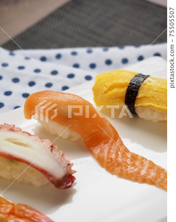 日本傳統食品壽司和壽司 75505507