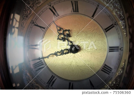 An image of a clock that predicts a crisis. An image of a clock that predicts a crisis. 75506360