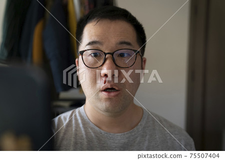 A man who sees a smartphone and has a nosebleed A man who sees a smartphone and has a nosebleed 75507404