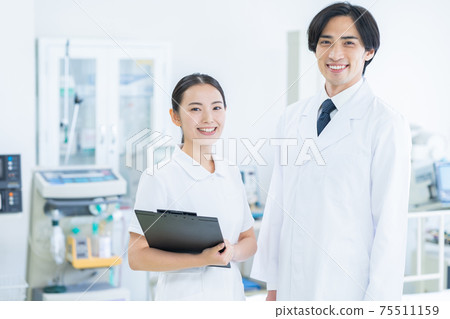 Hospital medical ICU doctor doctor hospitalization 75511159