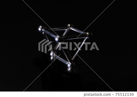 Geometric solid regular triangular prism 75512130