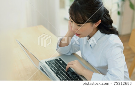 女性人類人物 75512693