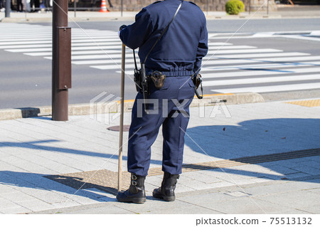 A policeman A policeman 75513132