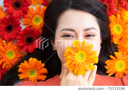 Woman beauty, flower Woman beauty, flower 75513596