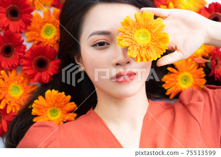 Woman beauty, flower Woman beauty, flower 75513599