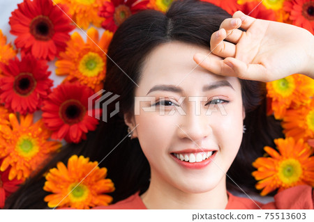 Woman beauty, flower Woman beauty, flower 75513603
