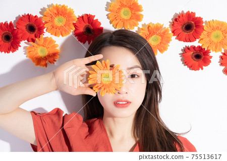 Woman beauty, flower 75513617