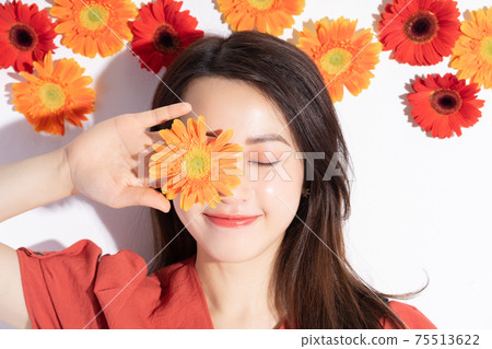 Woman beauty, flower 75513622