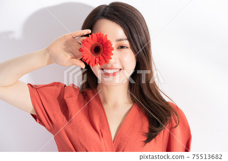 Woman flowers 75513682