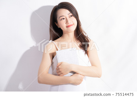 Woman beauty 75514475