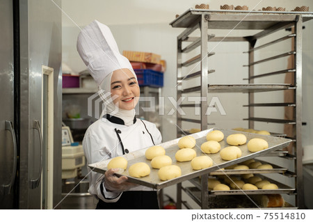 attractive muslim woman chef profession holding tray smiling to camera attractive muslim woman chef profession holding tray smiling to camera 75514810